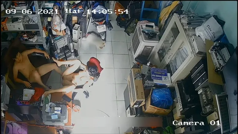 Người vợ ông xã nện nhau trong của buồi máy tính